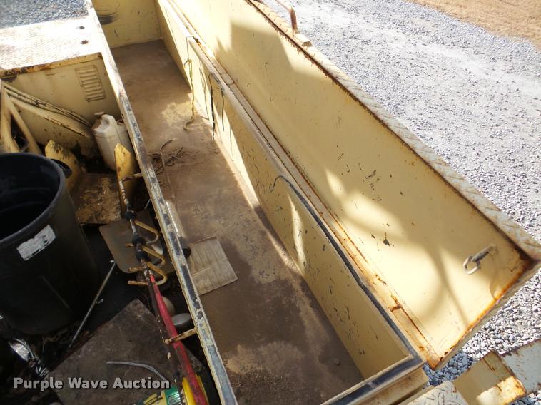 image for item DB5263 1987 Ford F800 bucket truck