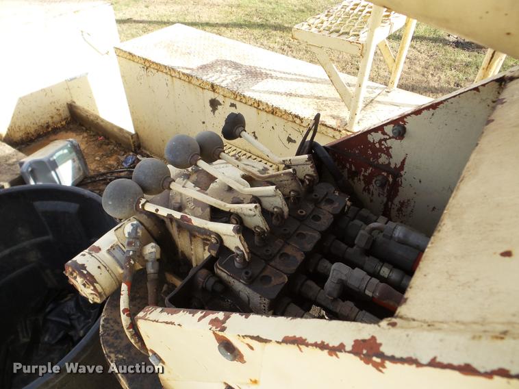 image for item DB5263 1987 Ford F800 bucket truck