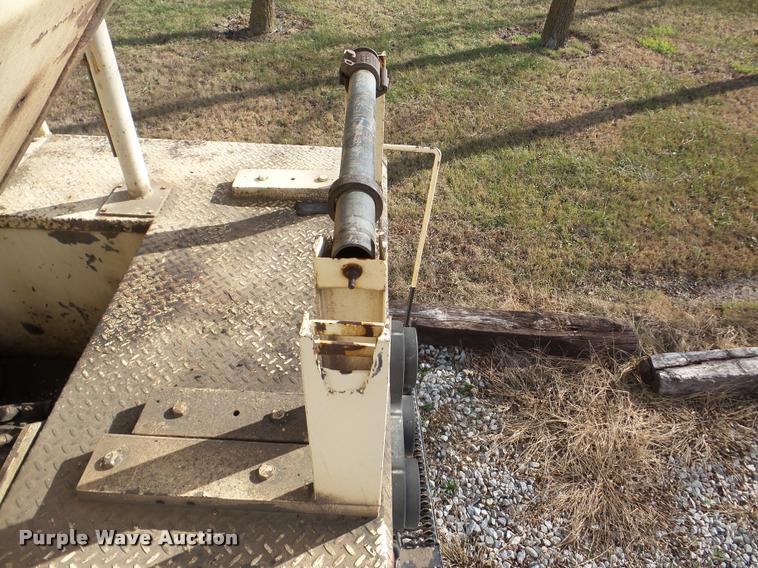 image for item DB5263 1987 Ford F800 bucket truck