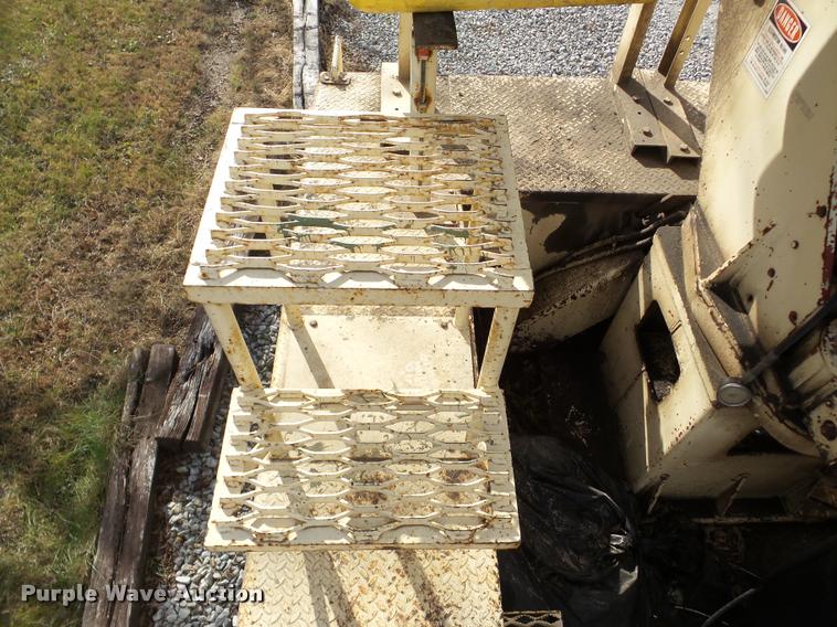 image for item DB5263 1987 Ford F800 bucket truck