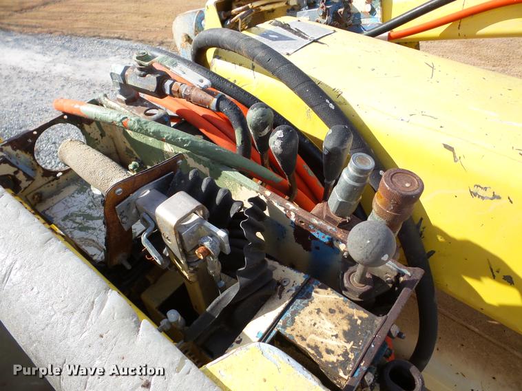 image for item DB5263 1987 Ford F800 bucket truck