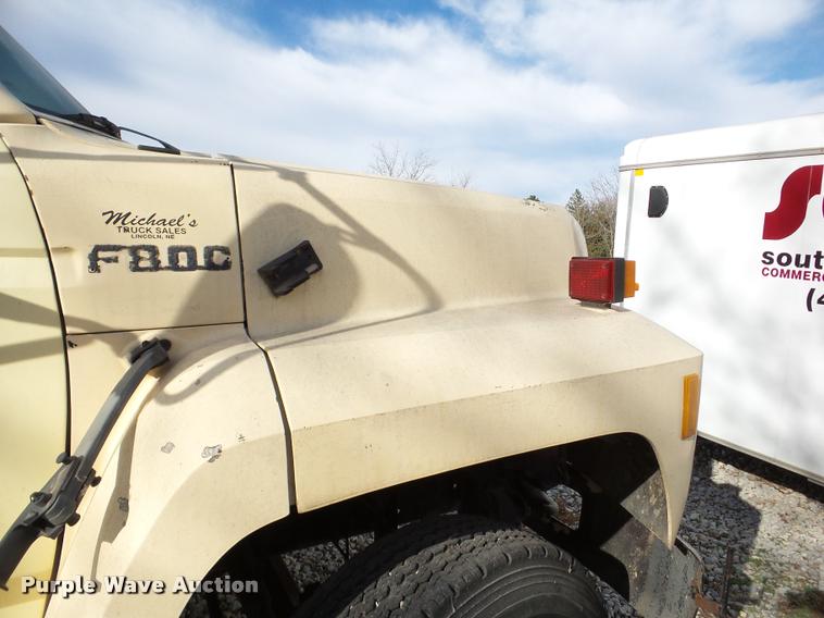 image for item DB5263 1987 Ford F800 bucket truck