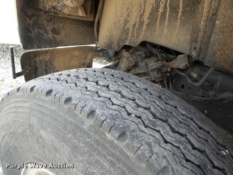 image for item DB5263 1987 Ford F800 bucket truck