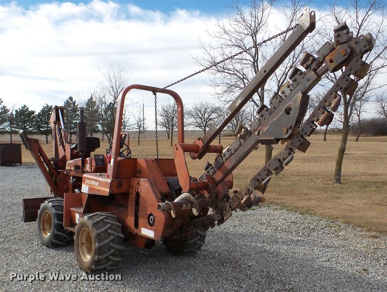image for item DB5264 1987 Ditch Witch 4010D trencher