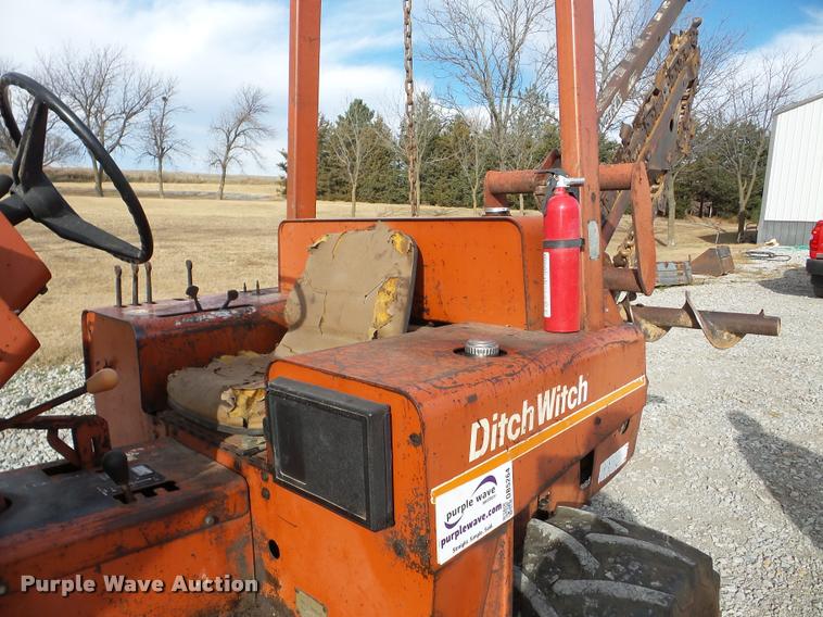 image for item DB5264 1987 Ditch Witch 4010D trencher