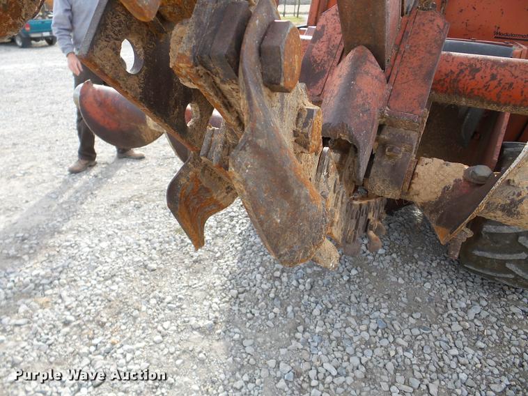image for item DB5264 1987 Ditch Witch 4010D trencher
