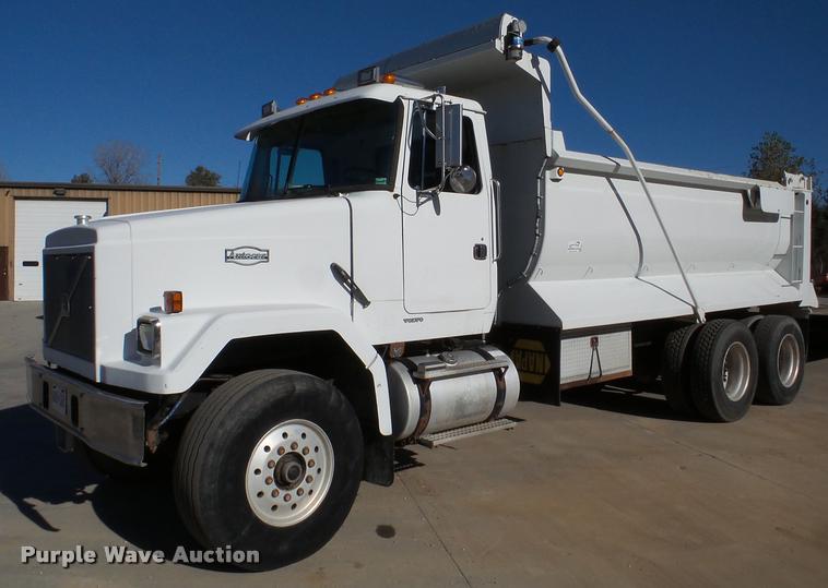 image for item DB5273 1996 Volvo ACL dump truck