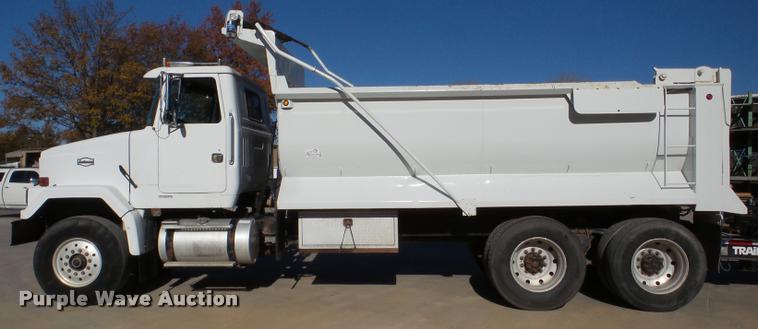 image for item DB5273 1996 Volvo ACL dump truck