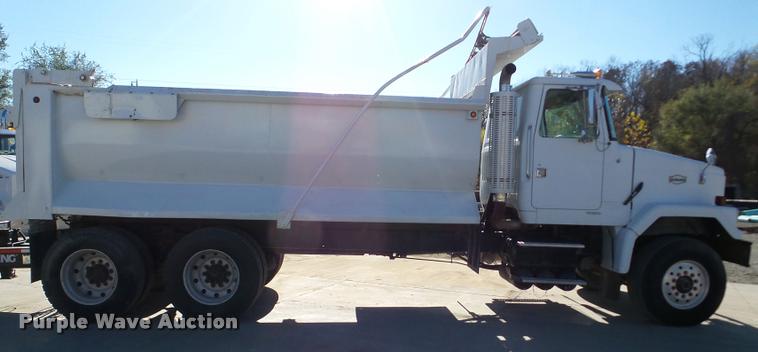 image for item DB5273 1996 Volvo ACL dump truck