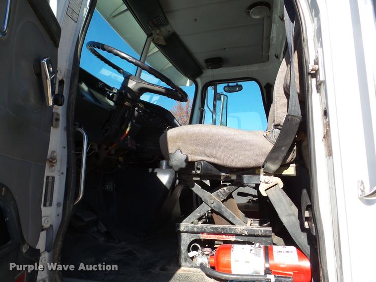 image for item DB5273 1996 Volvo ACL dump truck