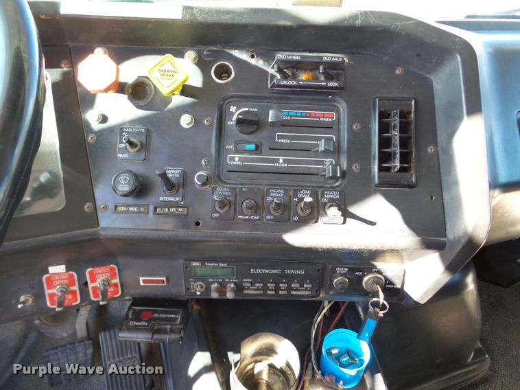 image for item DB5273 1996 Volvo ACL dump truck