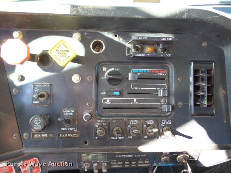 image for item DB5273 1996 Volvo ACL dump truck