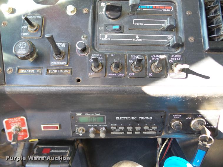 image for item DB5273 1996 Volvo ACL dump truck