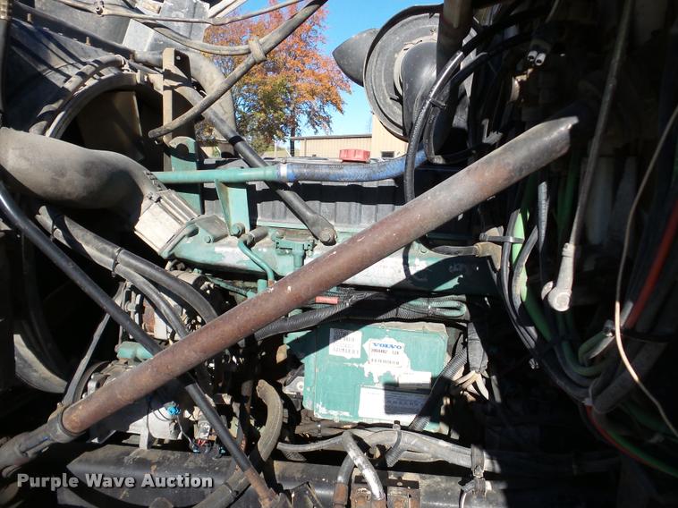 image for item DB5273 1996 Volvo ACL dump truck