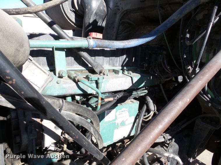 image for item DB5273 1996 Volvo ACL dump truck