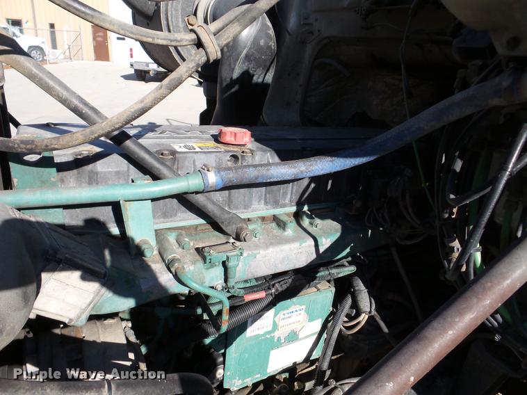 image for item DB5273 1996 Volvo ACL dump truck