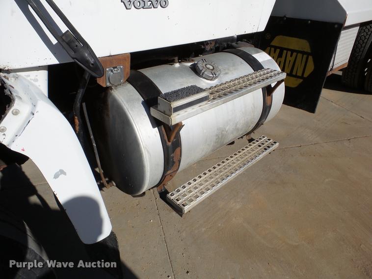 image for item DB5273 1996 Volvo ACL dump truck