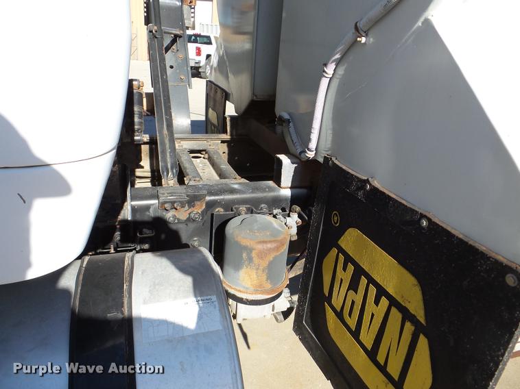 image for item DB5273 1996 Volvo ACL dump truck