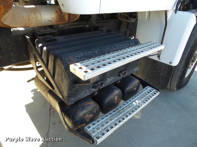 image for item DB5273 1996 Volvo ACL dump truck