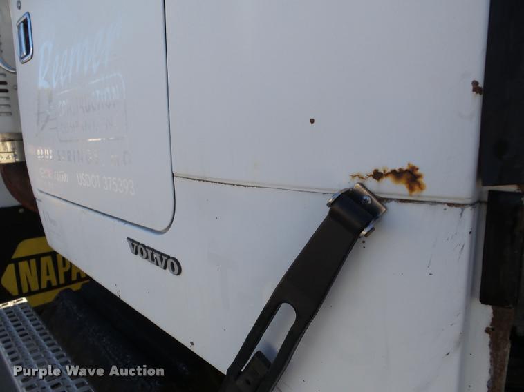 image for item DB5273 1996 Volvo ACL dump truck