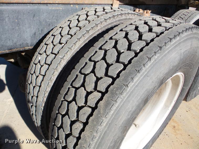 image for item DB5273 1996 Volvo ACL dump truck