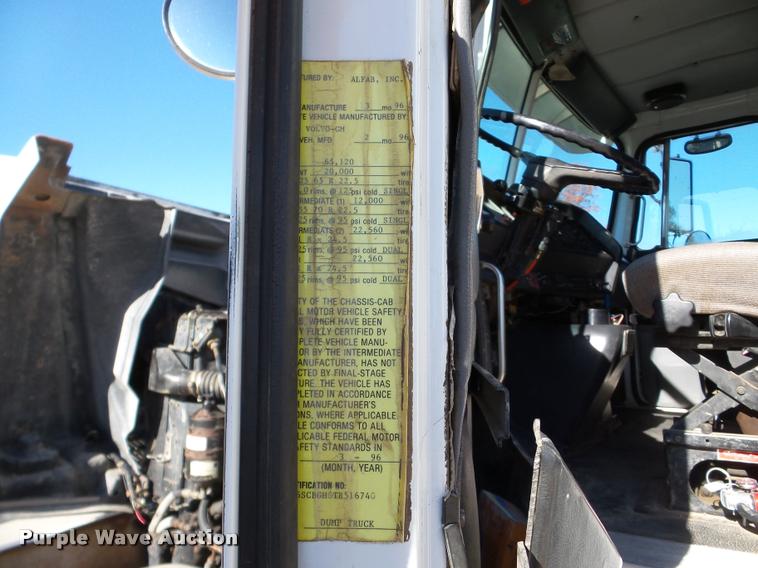 image for item DB5273 1996 Volvo ACL dump truck