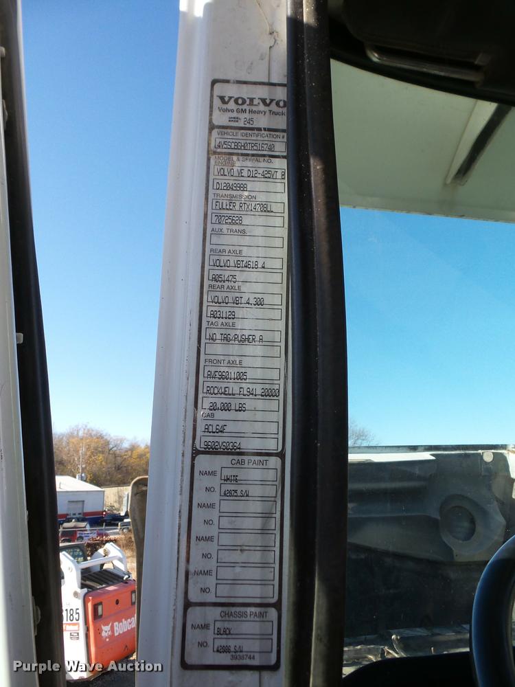 image for item DB5273 1996 Volvo ACL dump truck