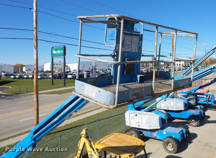 image for item J1593 2001 Genie S40 boom lift