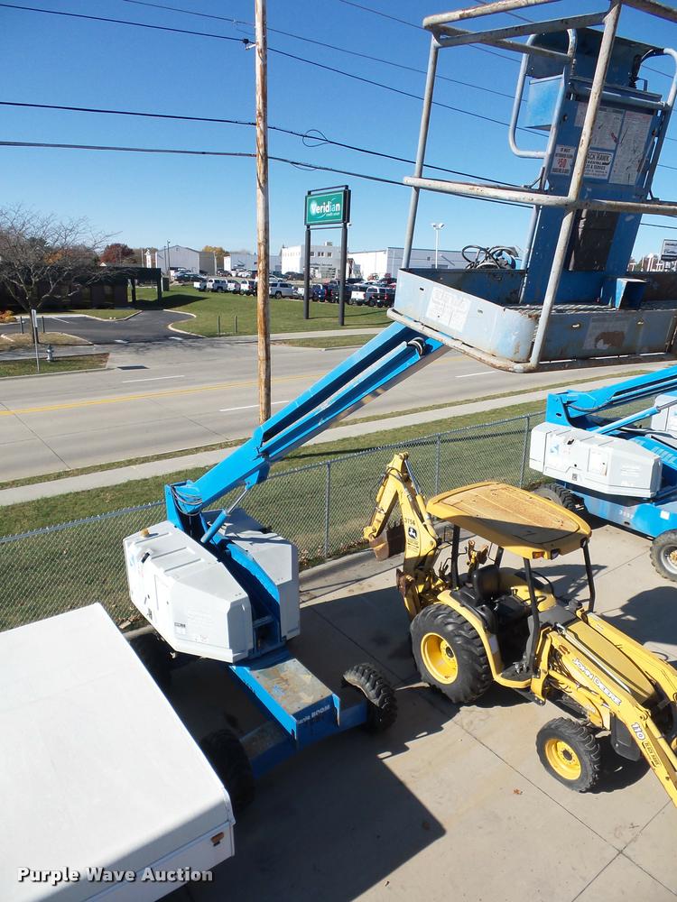 image for item J1593 2001 Genie S40 boom lift