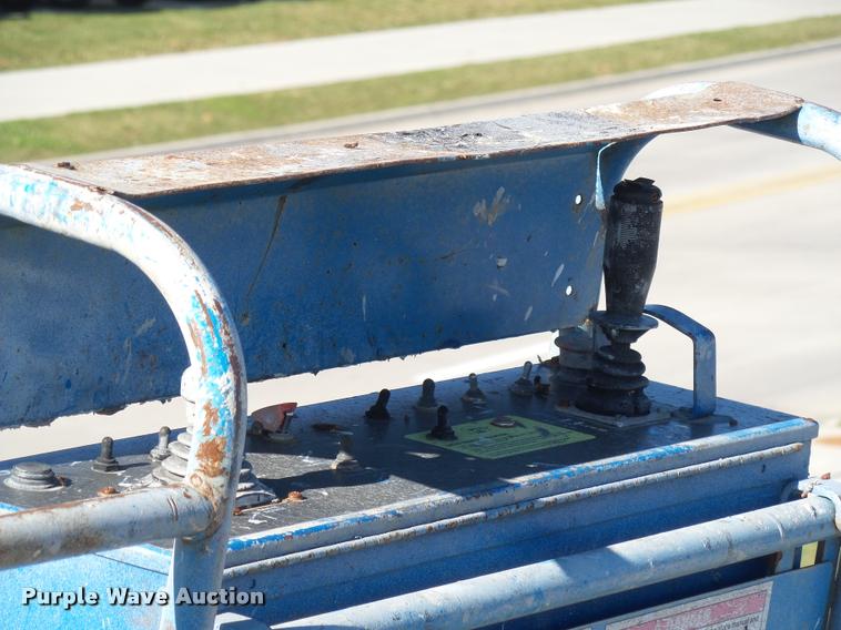 image for item J1593 2001 Genie S40 boom lift