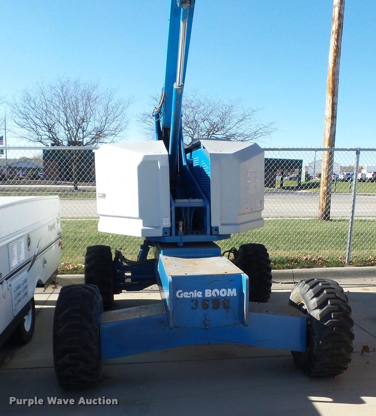 image for item J1593 2001 Genie S40 boom lift