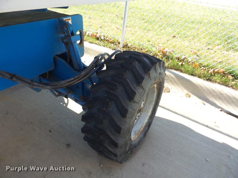image for item J1593 2001 Genie S40 boom lift