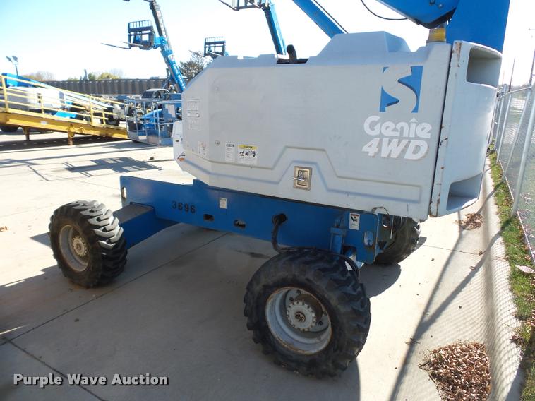 image for item J1593 2001 Genie S40 boom lift