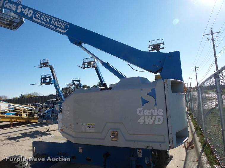 image for item J1593 2001 Genie S40 boom lift