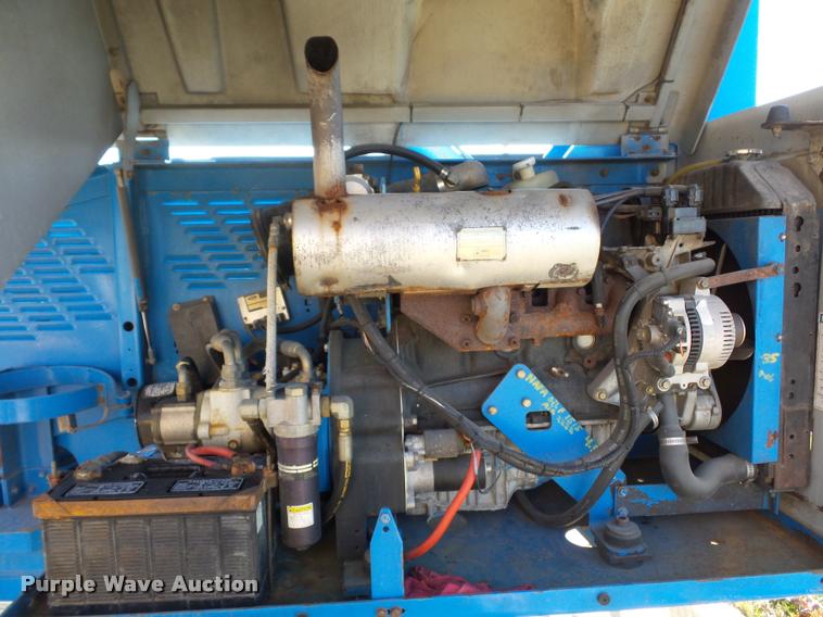 image for item J1593 2001 Genie S40 boom lift