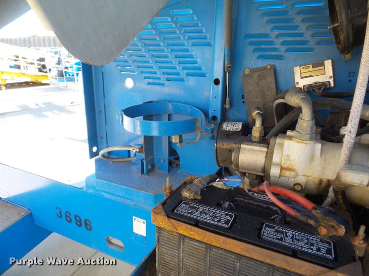 image for item J1593 2001 Genie S40 boom lift