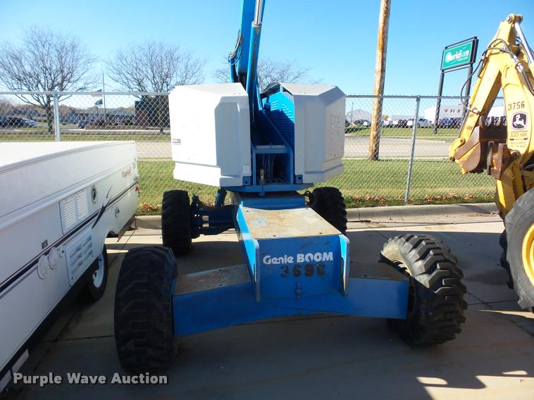 image for item J1593 2001 Genie S40 boom lift
