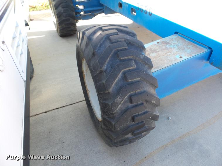 image for item J1593 2001 Genie S40 boom lift