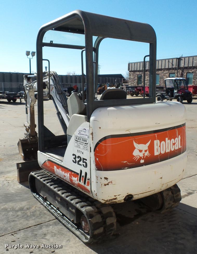 image for item J1602 2001 Bobcat 325 compact excavator