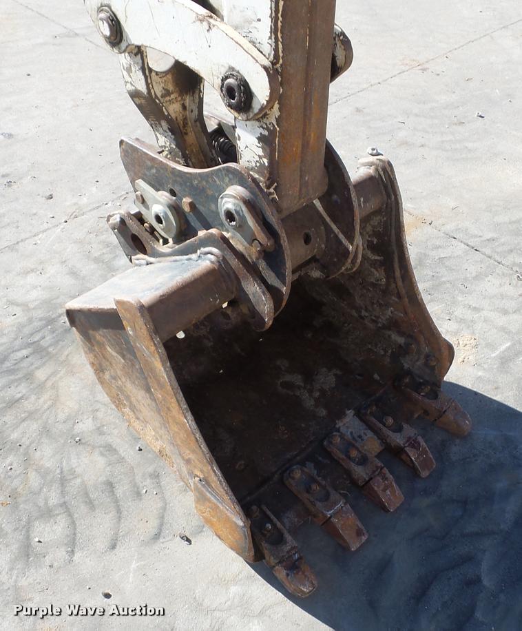 image for item J1602 2001 Bobcat 325 compact excavator