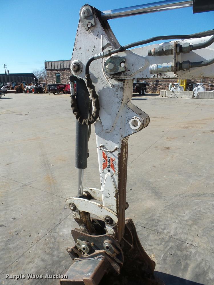 image for item J1602 2001 Bobcat 325 compact excavator