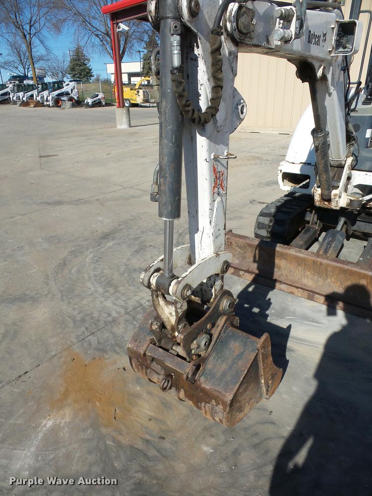 image for item J1602 2001 Bobcat 325 compact excavator