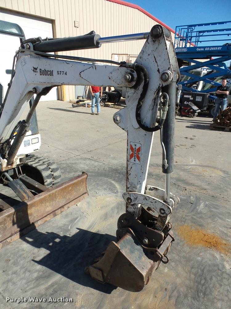 image for item J1602 2001 Bobcat 325 compact excavator
