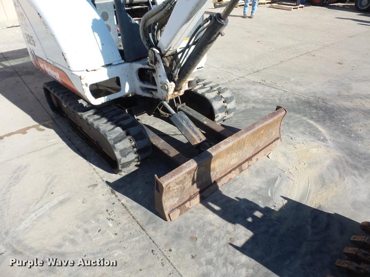 image for item J1602 2001 Bobcat 325 compact excavator