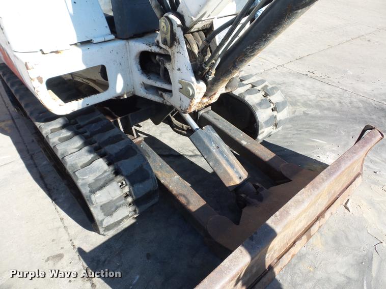 image for item J1602 2001 Bobcat 325 compact excavator