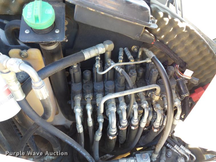 image for item J1602 2001 Bobcat 325 compact excavator