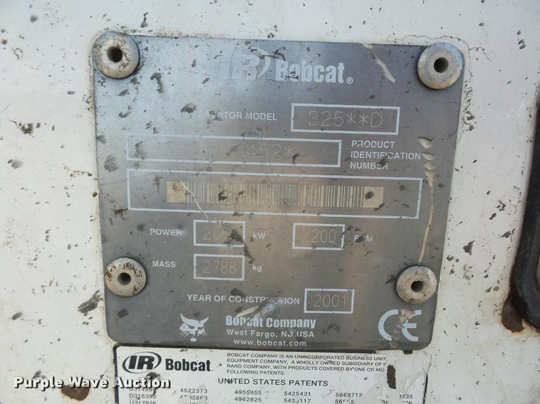 image for item J1602 2001 Bobcat 325 compact excavator