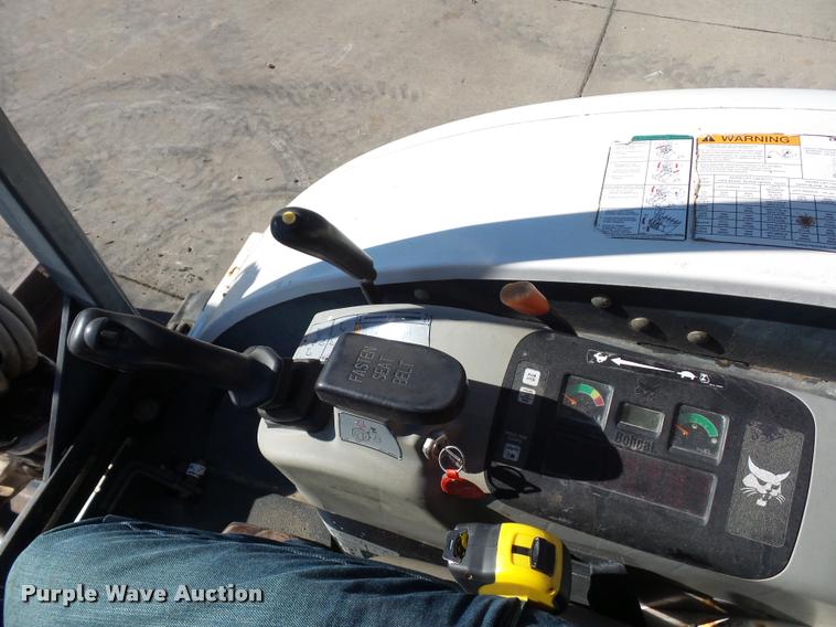 image for item J1602 2001 Bobcat 325 compact excavator