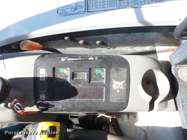 image for item J1602 2001 Bobcat 325 compact excavator