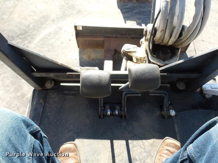 image for item J1602 2001 Bobcat 325 compact excavator